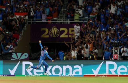 tagreuters.com2025binary_LYNXMPELA10CR-VIEWIMAGE