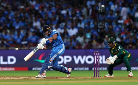 tagreuters.com2025binary_LYNXMPELA10CU-VIEWIMAGE