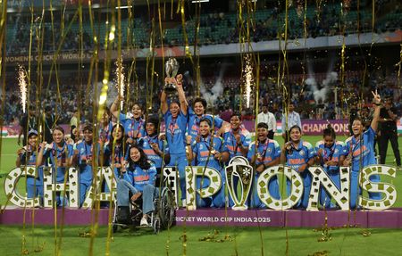 tagreuters.com2025binary_LYNXMPELA10DU-VIEWIMAGE