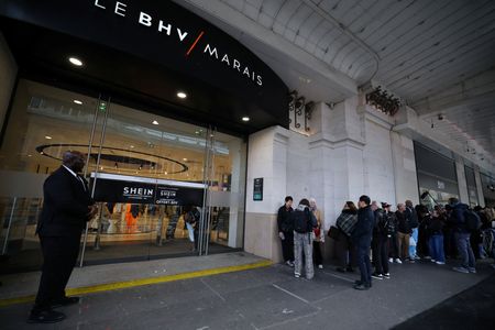 tagreuters.com2025binary_LYNXMPELA40KR-VIEWIMAGE