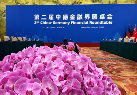 tagreuters.com2025binary_LYNXMPELAG0JV-VIEWIMAGE