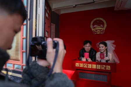 tagreuters.com2025binary_LYNXMPELA602Z-VIEWIMAGE