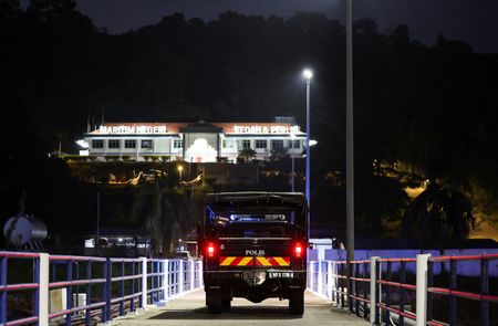 tagreuters.com2025binary_LYNXMPELA90K5-VIEWIMAGE