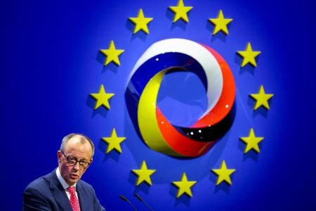 tagreuters.com2025binary_LYNXMPELAH0YB-VIEWIMAGE