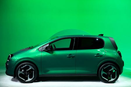 tagreuters.com2025binary_LYNXMPELAK0JZ-VIEWIMAGE