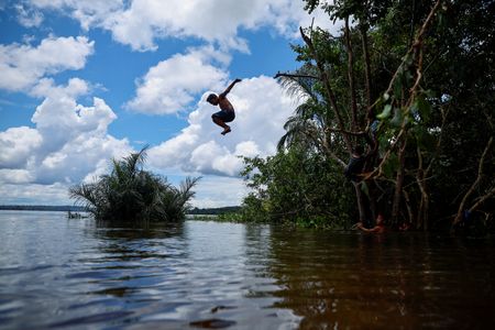 tagreuters.com2025binary_LYNXMPELA01EW-VIEWIMAGE