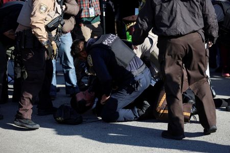 tagreuters.com2025binary_LYNXMPELAD124-VIEWIMAGE