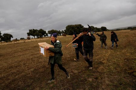 tagreuters.com2025binary_LYNXMPELAJ0LM-VIEWIMAGE