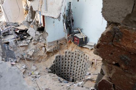 tagreuters.com2024binary_LYNXMPEK8C0T6-VIEWIMAGE