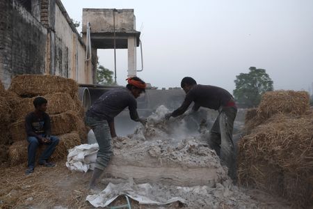 tagreuters.com2025binary_LYNXMPELAG0AU-VIEWIMAGE