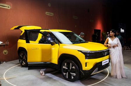 tagreuters.com2025binary_LYNXMPELAO0MF-VIEWIMAGE