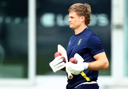 tagreuters.com2025binary_LYNXMPELAO0DW-VIEWIMAGE