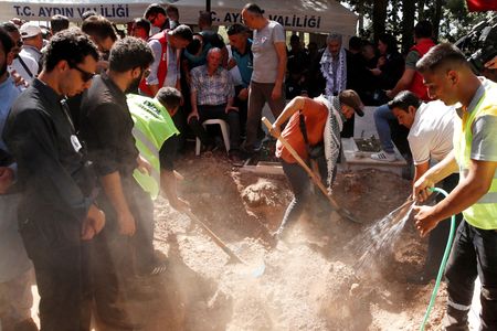 tagreuters.com2024binary_LYNXMPEK8D05N-VIEWIMAGE