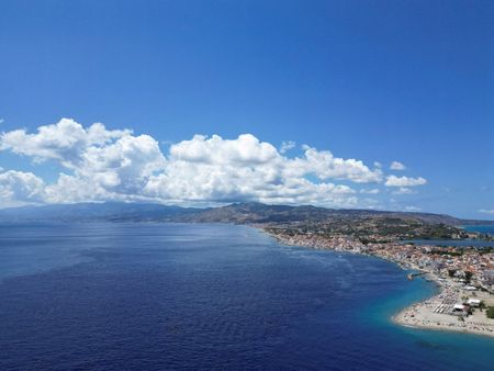 tagreuters.com2025binary_LYNXMPEL9S0KQ-VIEWIMAGE