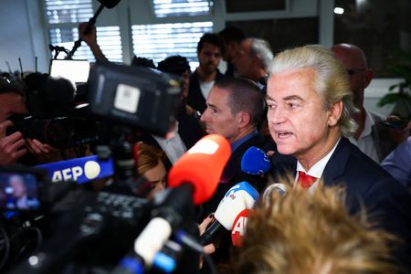 tagreuters.com2025binary_LYNXMPEL9T0QG-VIEWIMAGE