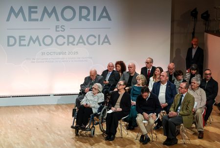 tagreuters.com2025binary_LYNXMPEL9U0QN-VIEWIMAGE