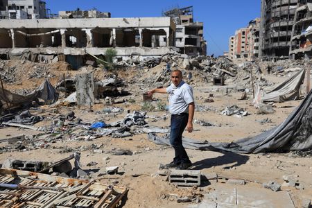 tagreuters.com2025binary_LYNXMPELA210X-VIEWIMAGE