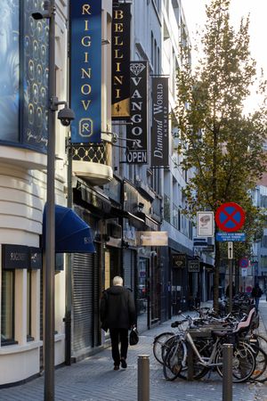 tagreuters.com2025binary_LYNXMPELAB0X9-VIEWIMAGE