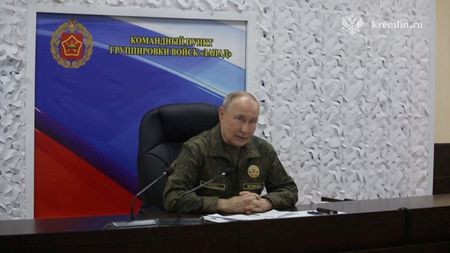 tagreuters.com2025binary_LYNXMPELAJ14W-VIEWIMAGE