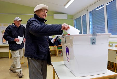 tagreuters.com2025binary_LYNXMPELAM0FS-VIEWIMAGE